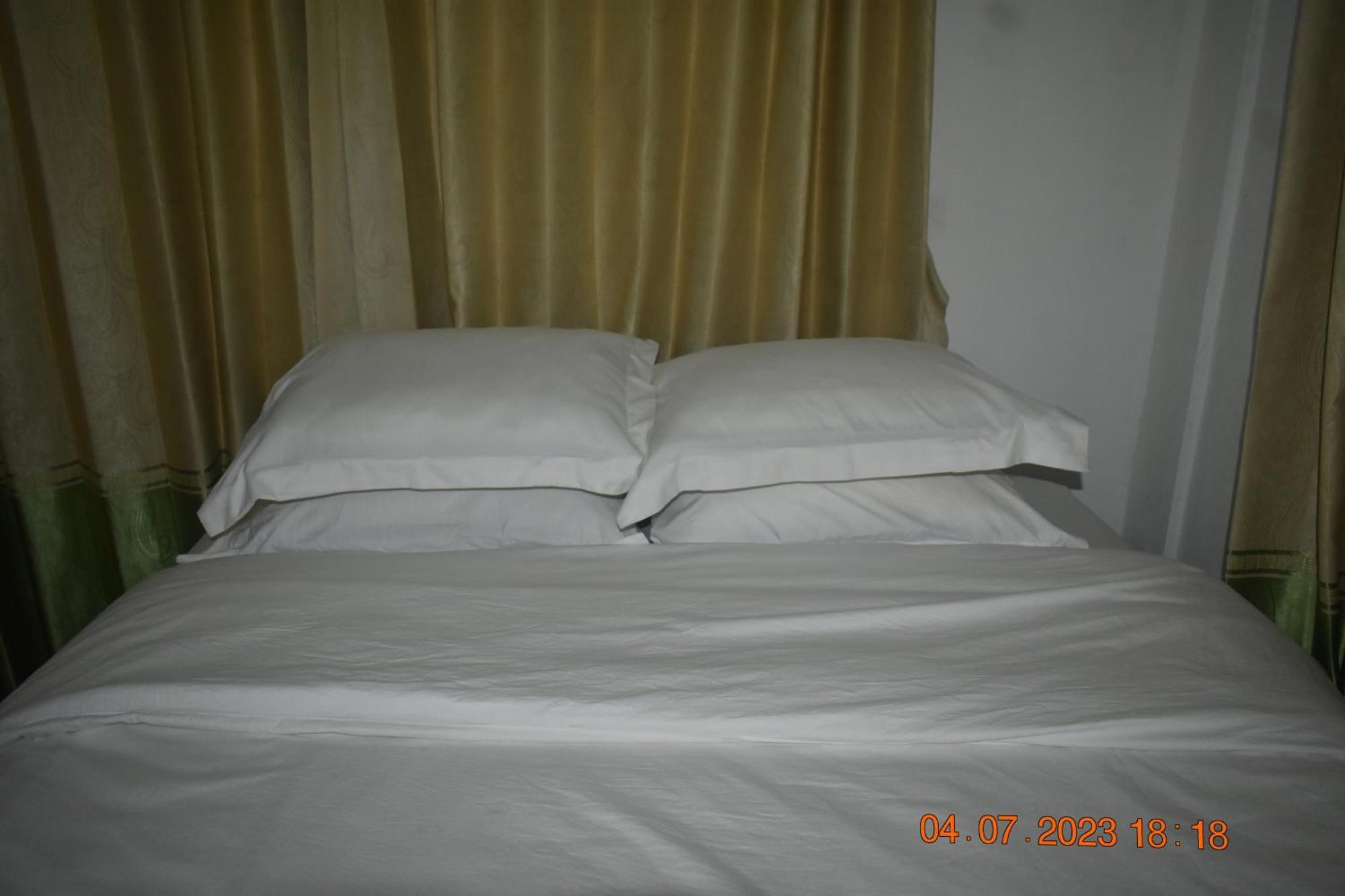 Four-G Home Stay & Komodo Tour Labuan Bajo Kültér fotó