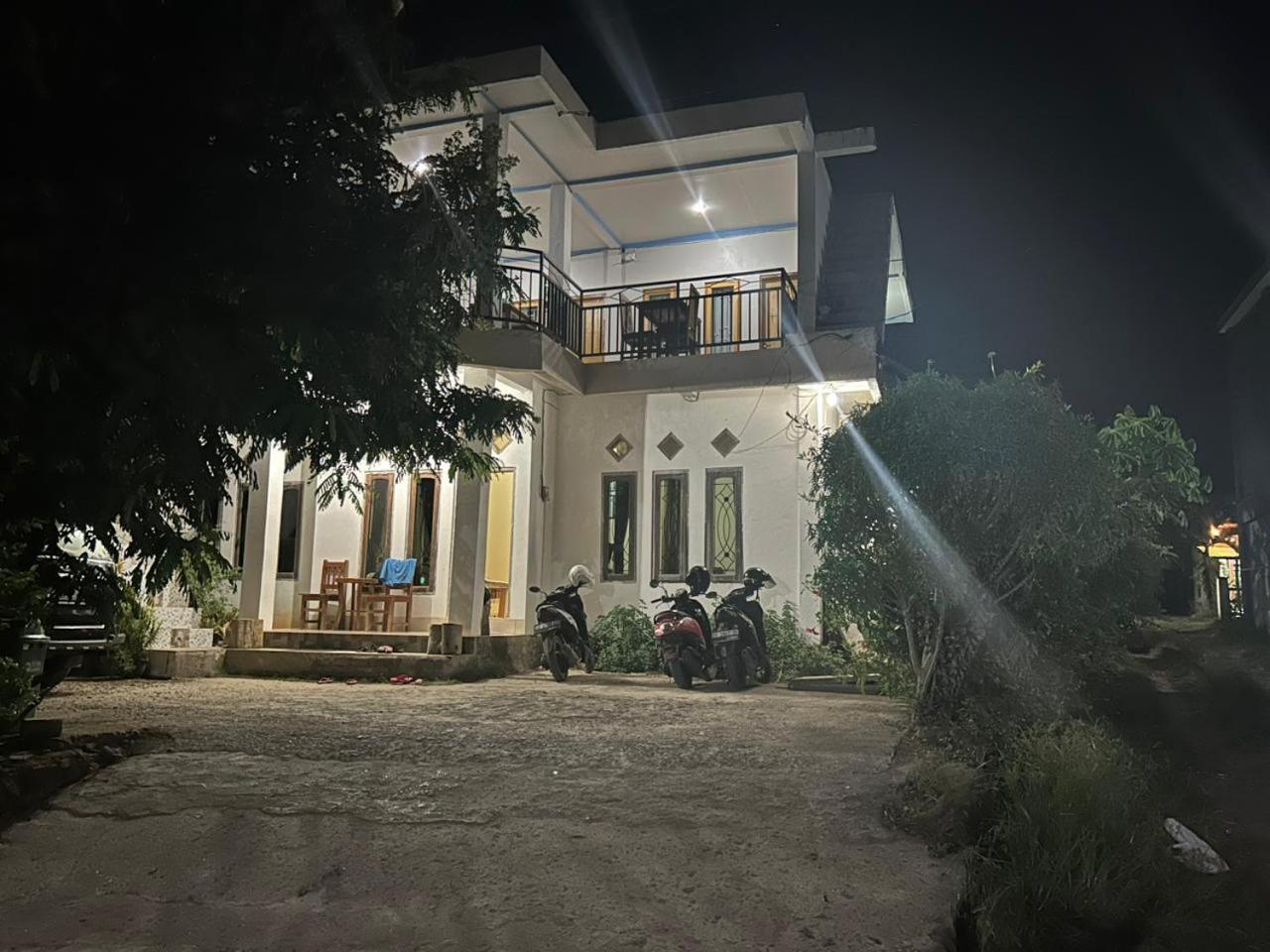 Four-G Home Stay & Komodo Tour Labuan Bajo Kültér fotó